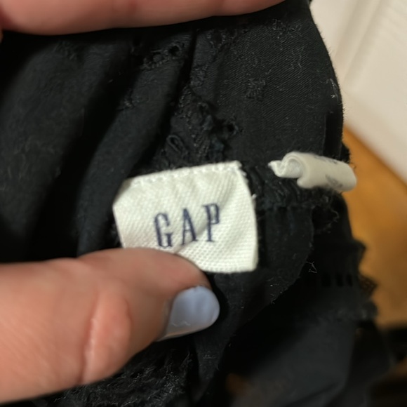 Gap black embroidered tank top - Picture 3 of 7